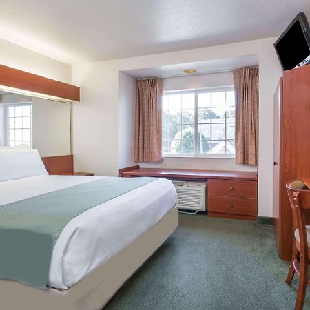 Microtel Inn & Suites Marianna Buitenkant foto