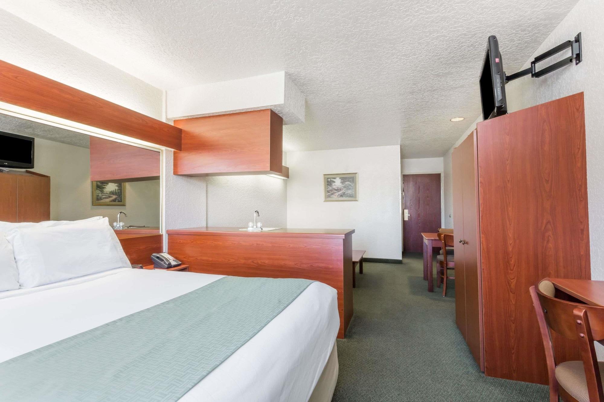 Microtel Inn & Suites Marianna Buitenkant foto