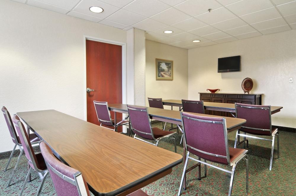Microtel Inn & Suites Marianna Buitenkant foto