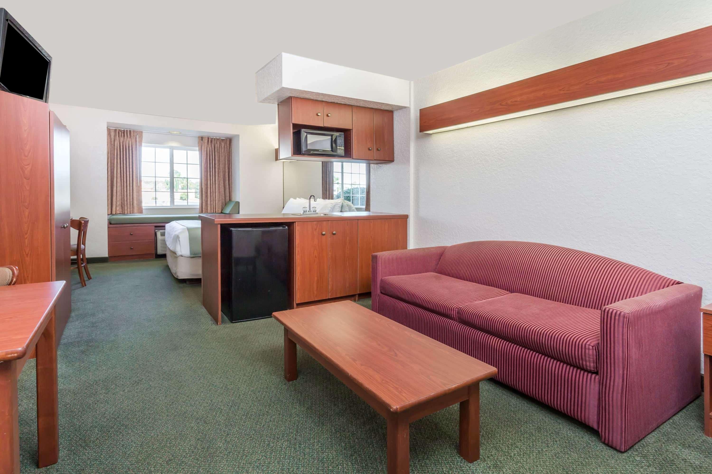 Microtel Inn & Suites Marianna Buitenkant foto