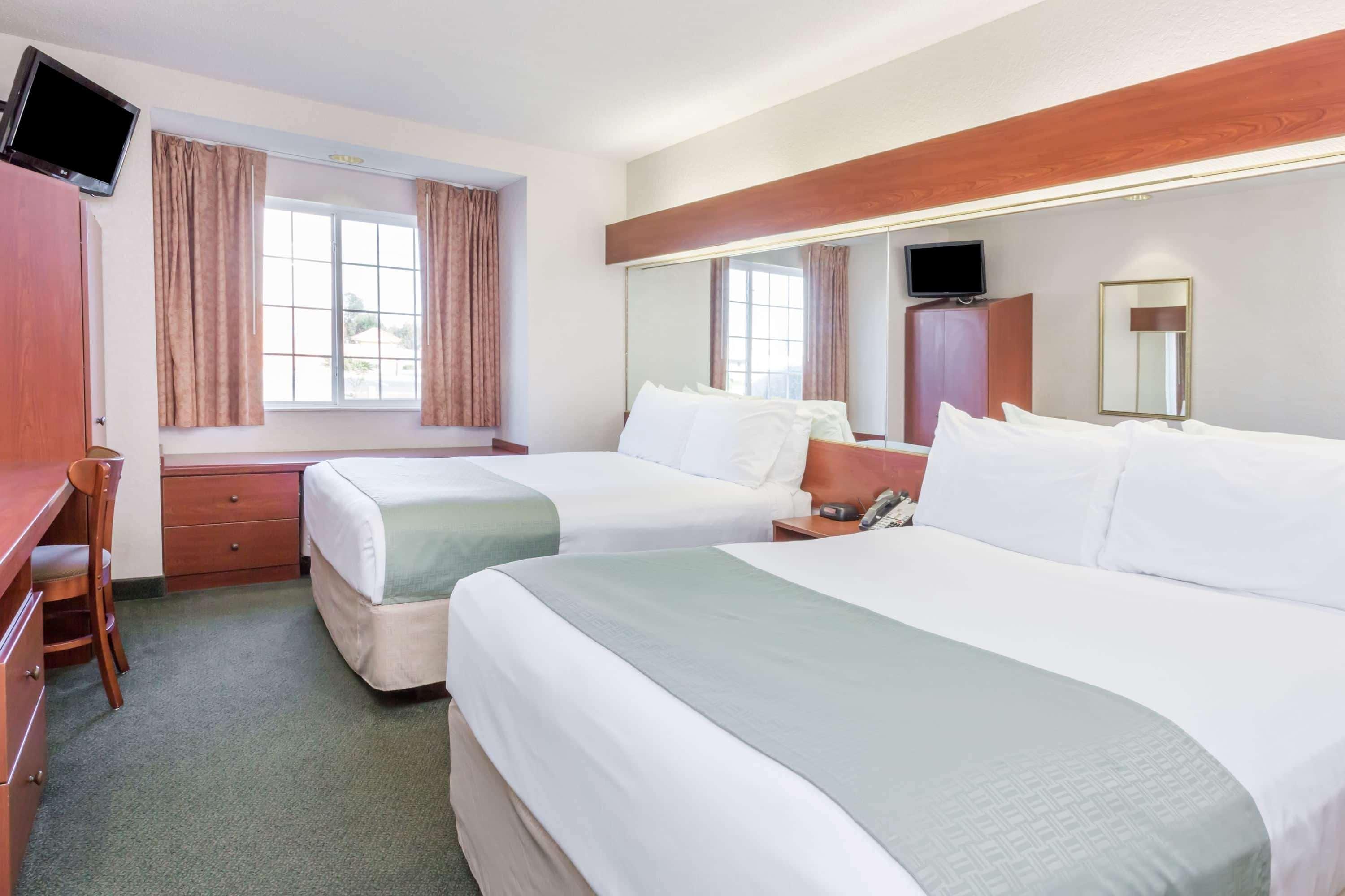 Microtel Inn & Suites Marianna Buitenkant foto