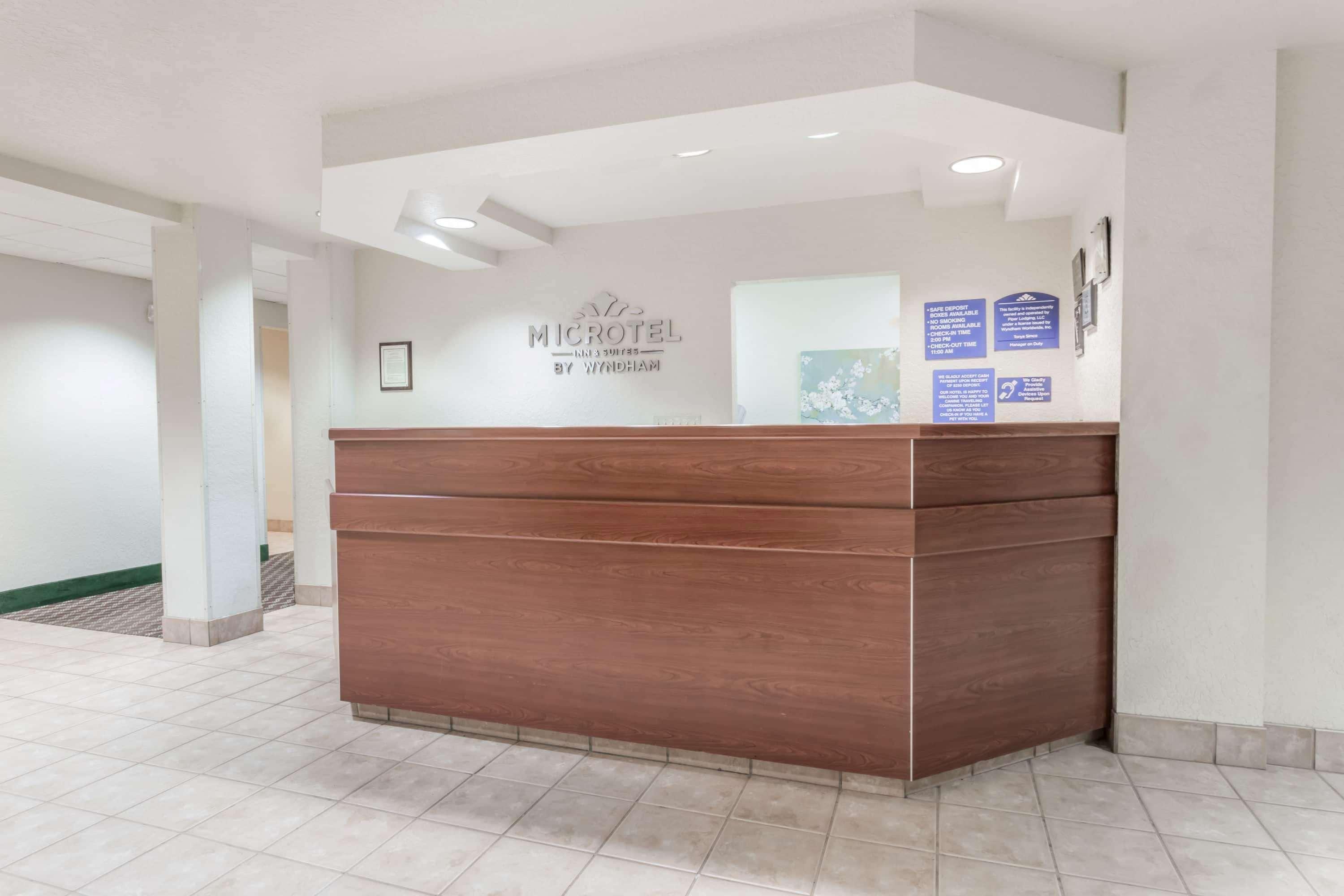 Microtel Inn & Suites Marianna Buitenkant foto
