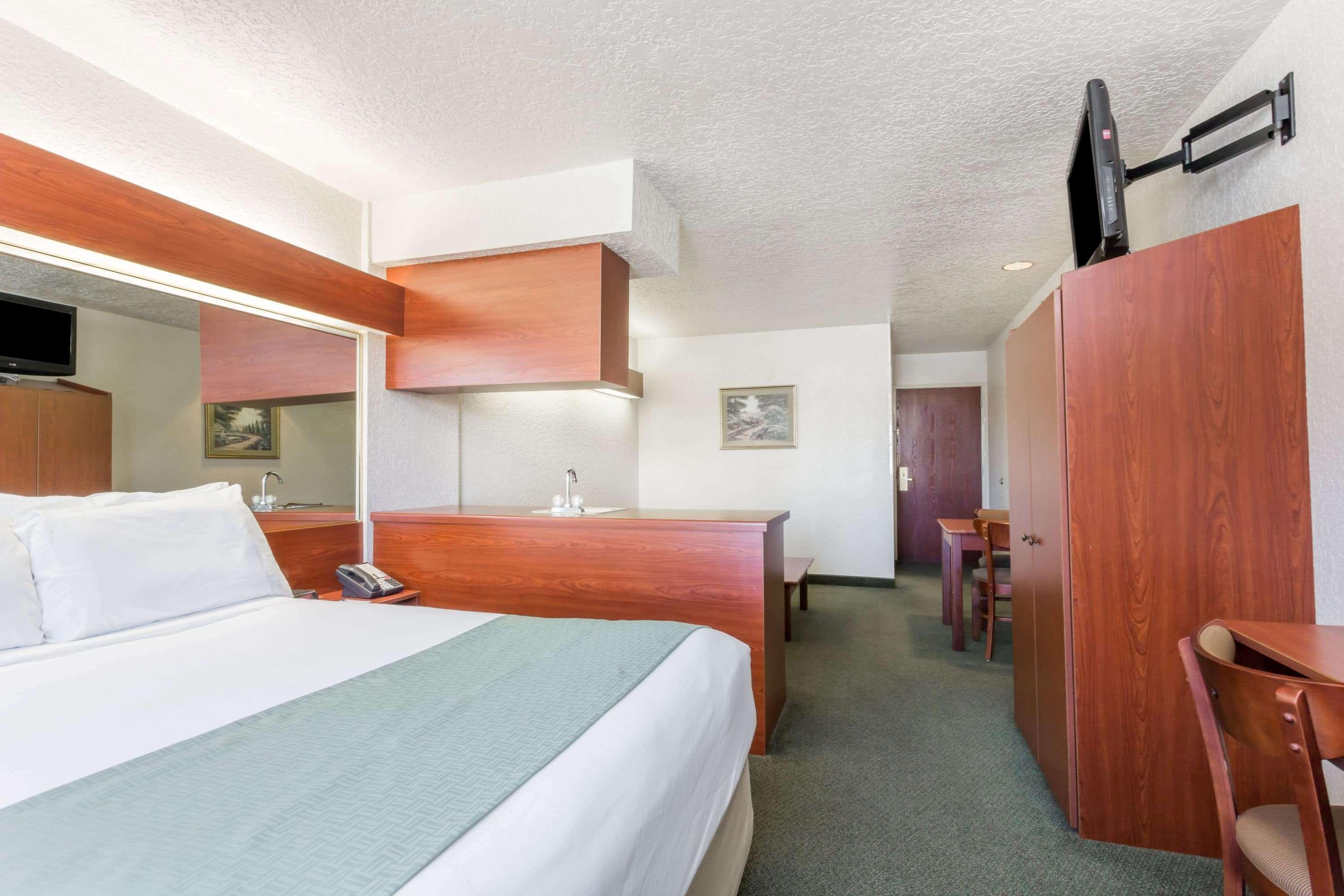 Microtel Inn & Suites Marianna Buitenkant foto