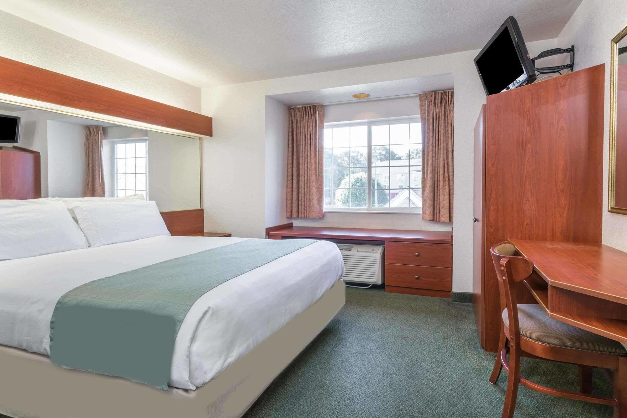 Microtel Inn & Suites Marianna Buitenkant foto