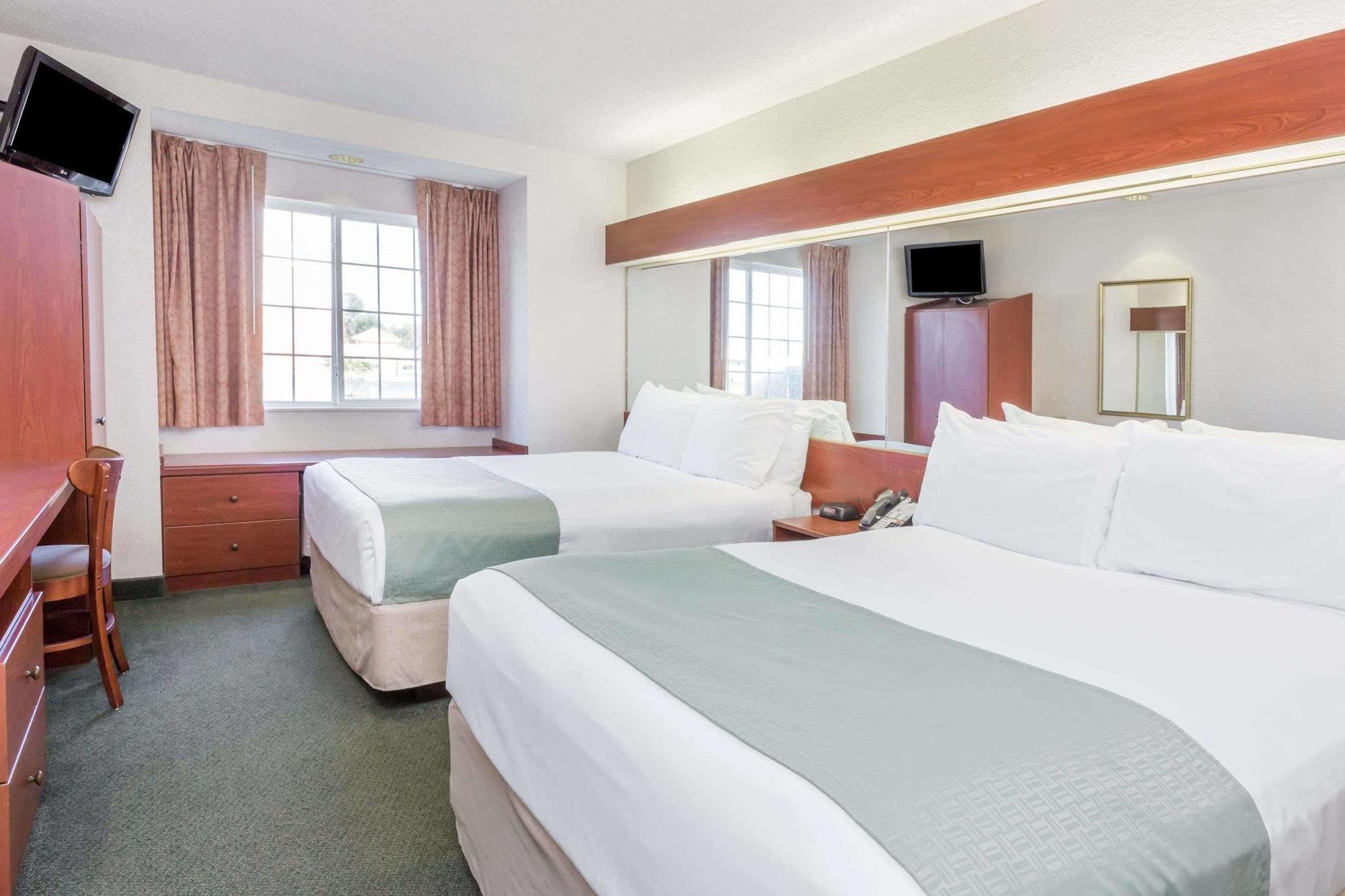Microtel Inn & Suites Marianna Buitenkant foto
