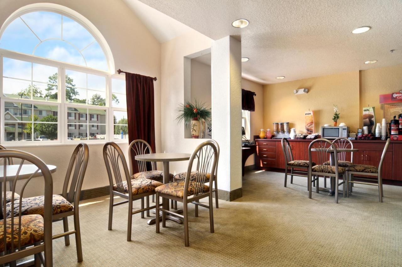 Microtel Inn & Suites Marianna Buitenkant foto